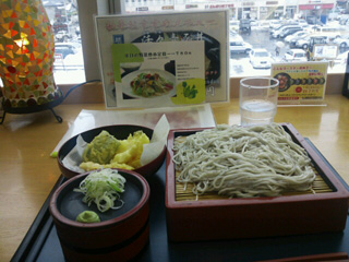函館駅の食堂で、そば