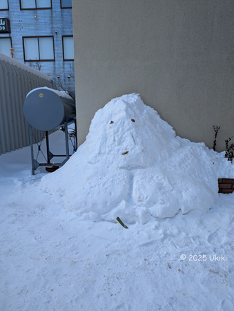 間抜けた雪だるま？