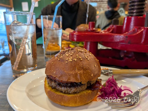 ブロンズグリルのハンバーガー